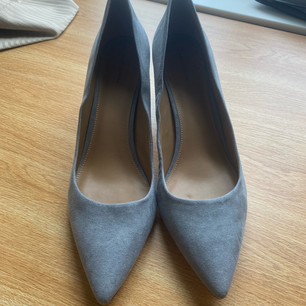 Womens Size 13 14th & Union Heels Grey